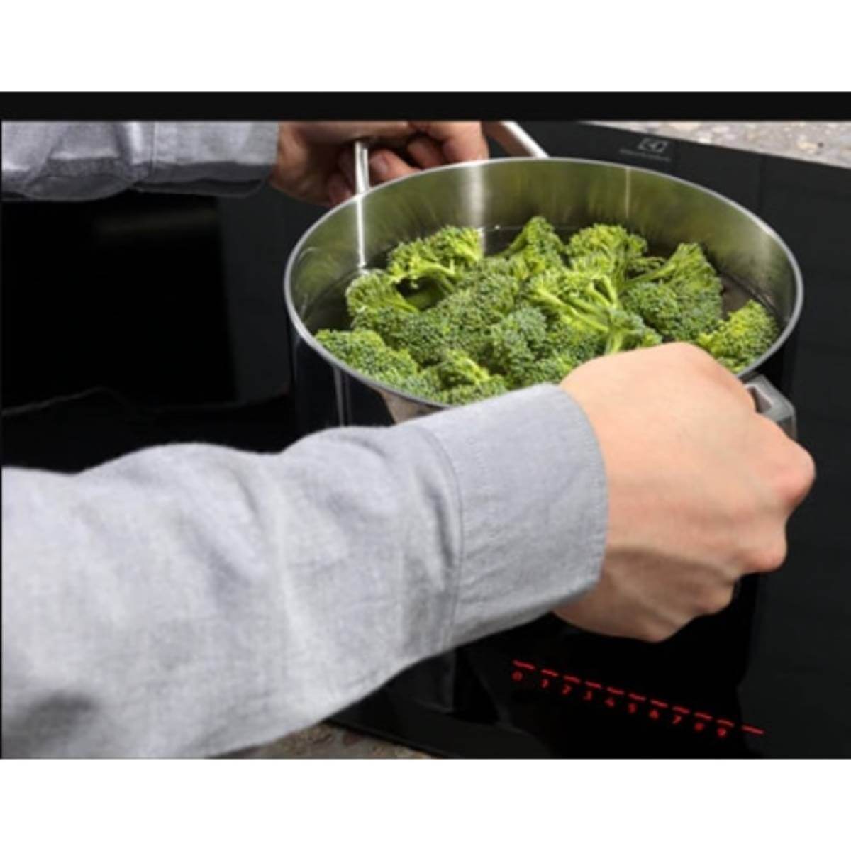 Варильна поверхня індукційна ELECTROLUX EIP7346