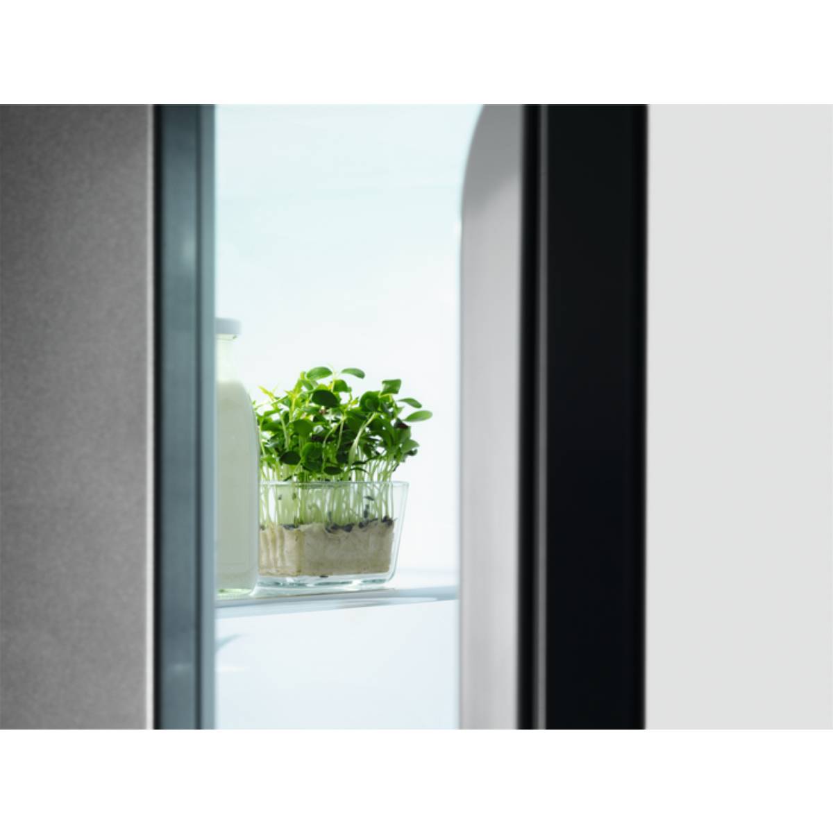 Морозильна камера ELECTROLUX RUT7ME28X2