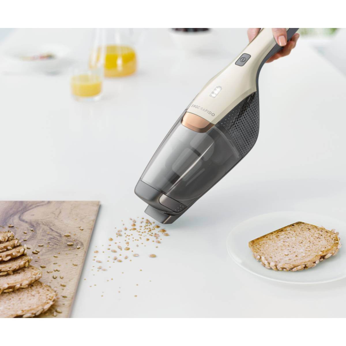 Пилосос ELECTROLUX EERC73SW