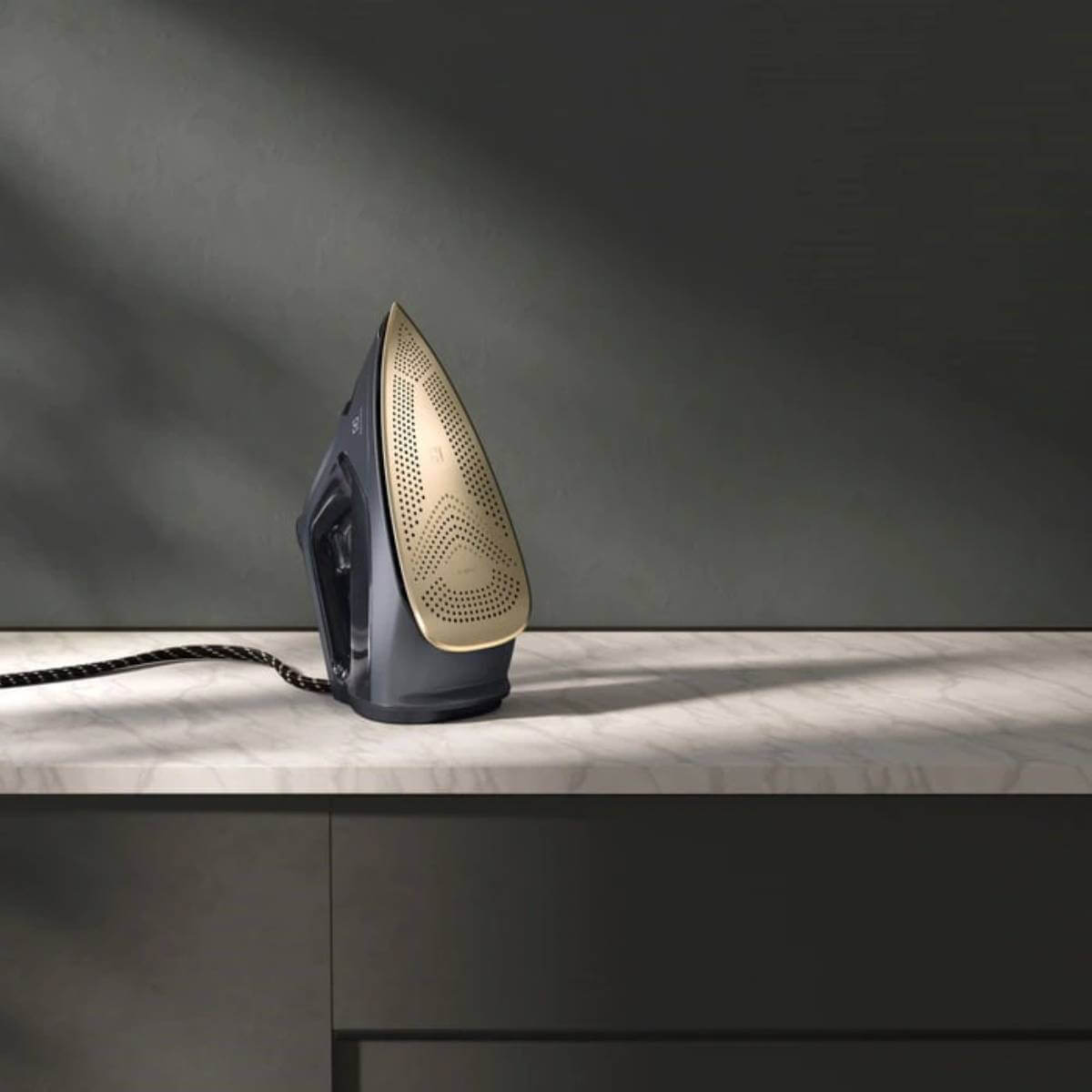 Праска ELECTROLUX E8SI1-7EGM