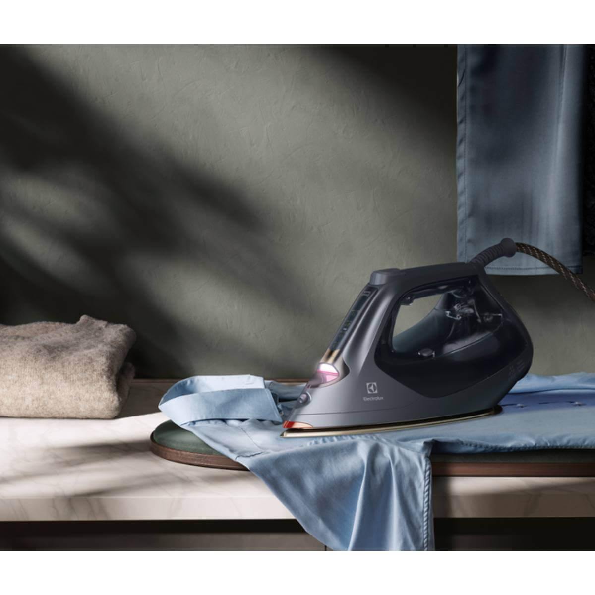 Праска ELECTROLUX E8SI1-7EGM