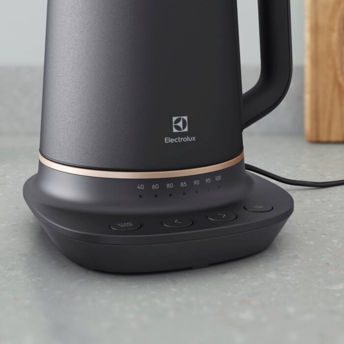 Чайник ELECTROLUX E7K1-6BP