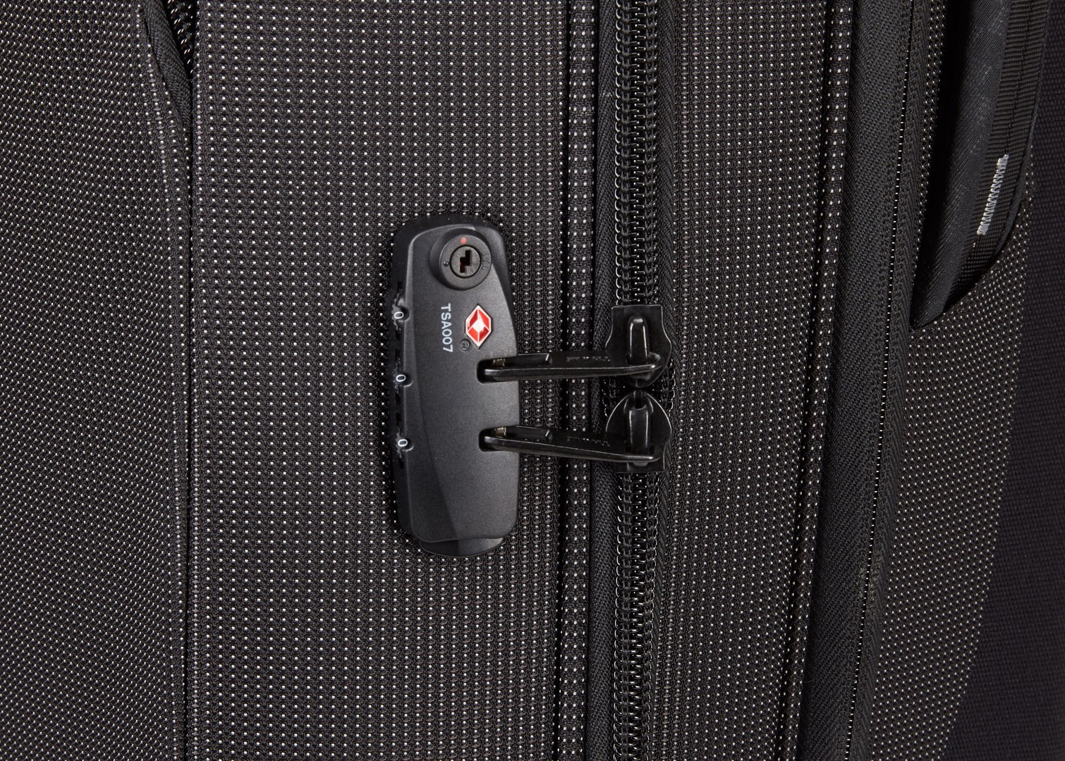 Валіза на колесах Thule Crossover 2 Spinner 76cm/30' (Black) (TH 3204037)