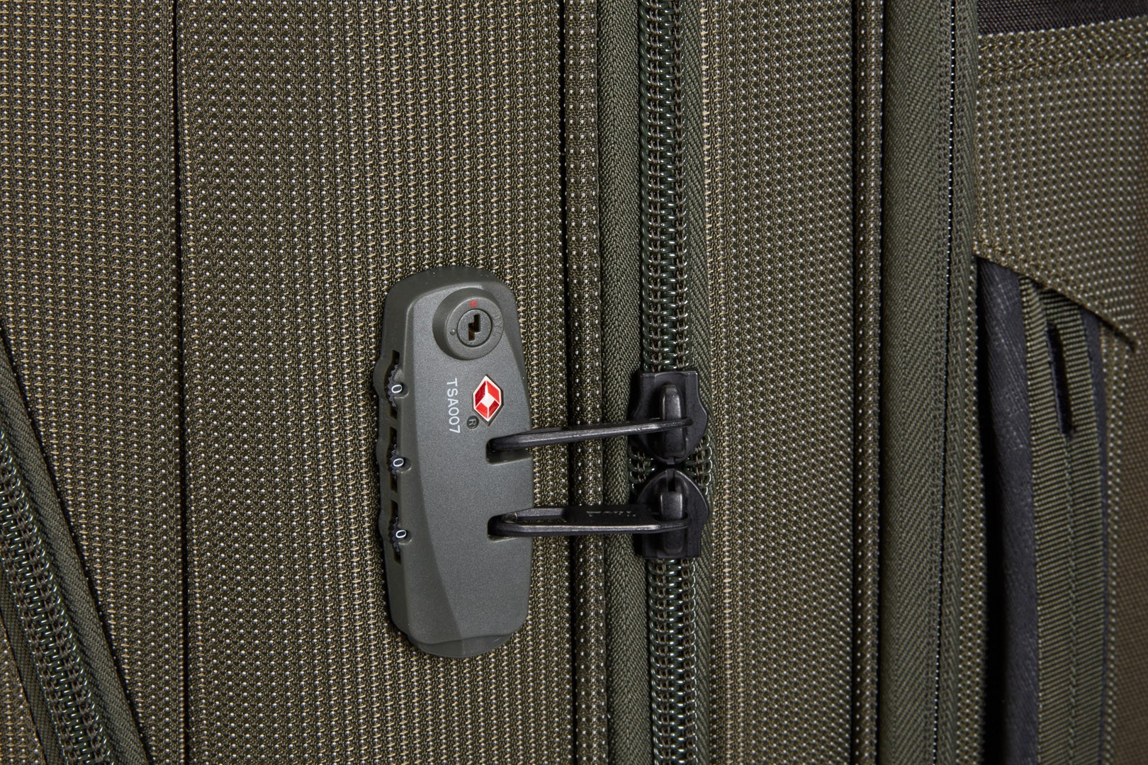 Валіза на колесах Thule Crossover 2 Spinner 76cm/30' (Forest Night) (TH 3204039)