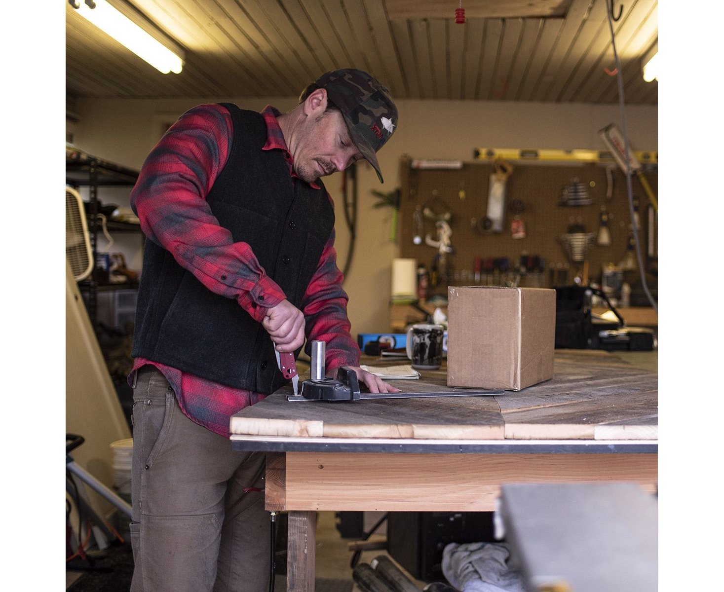 Ніж-мультитул Leatherman Free K2 Crimson