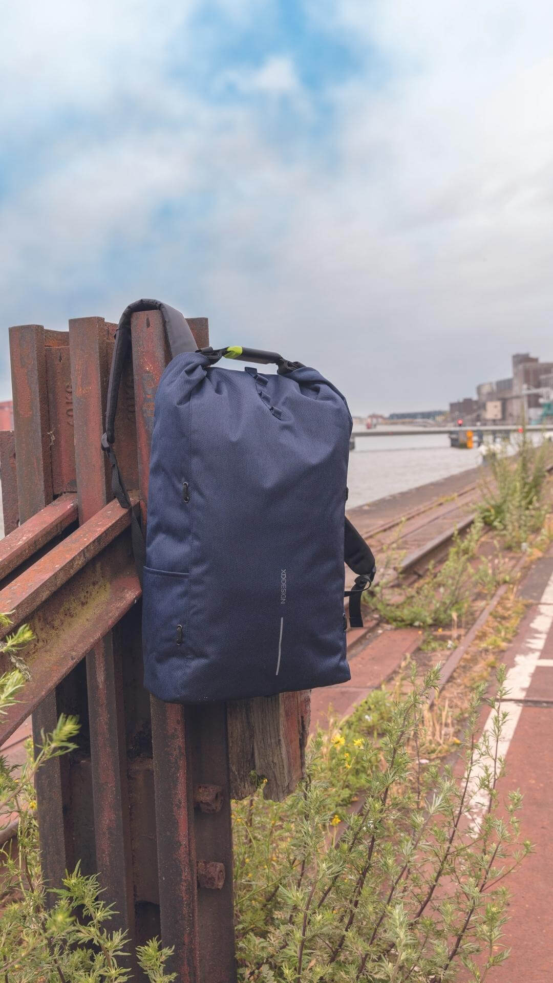 Рюкзак-антизлодій XD Design Bobby Anti-theft Urban Lite Navy P705.505